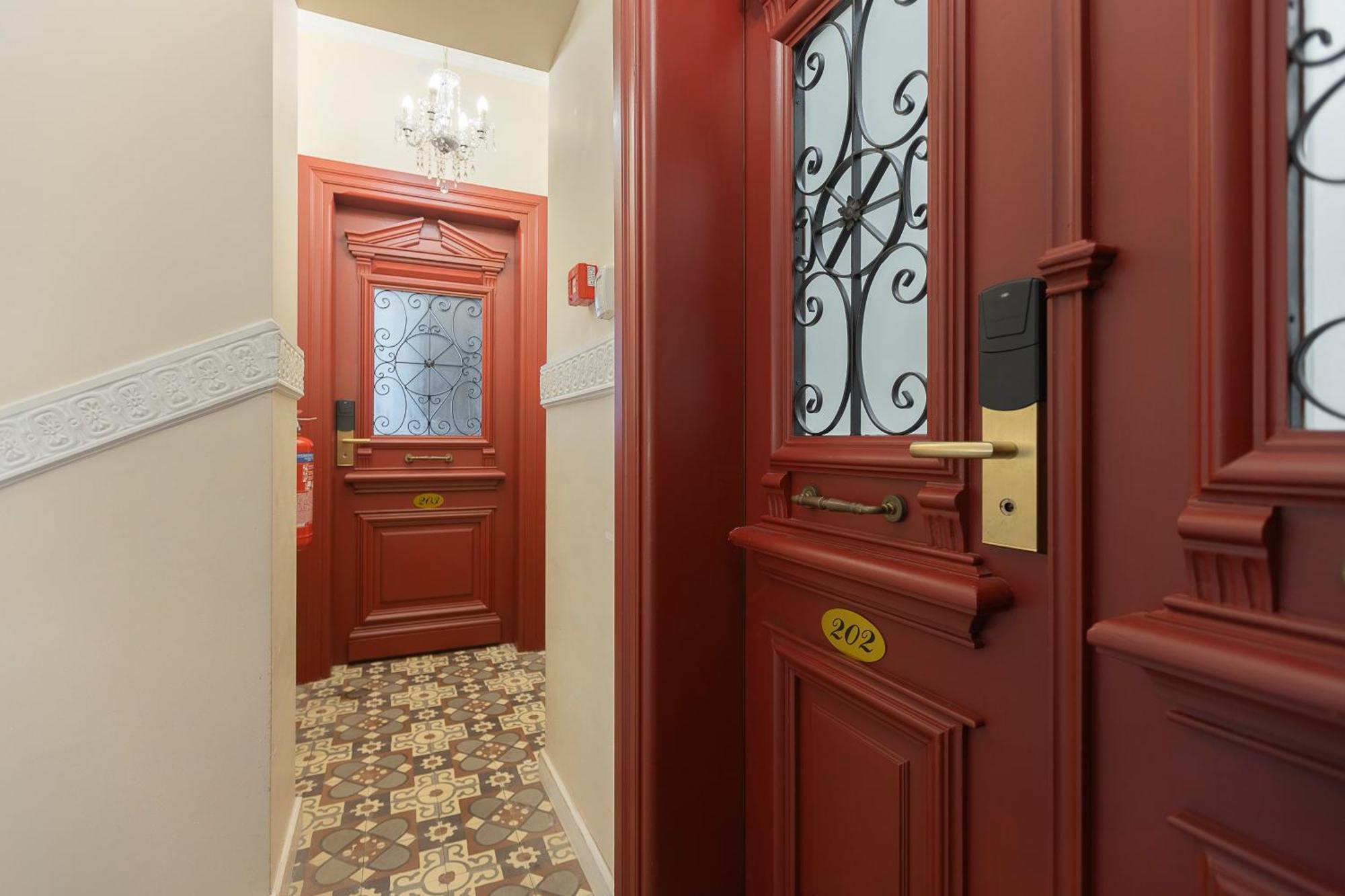 Gatto Perso Luxury Studio Apartments Солун Екстериор снимка